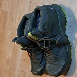Arc'teryx Aerios FL mid hiking boot